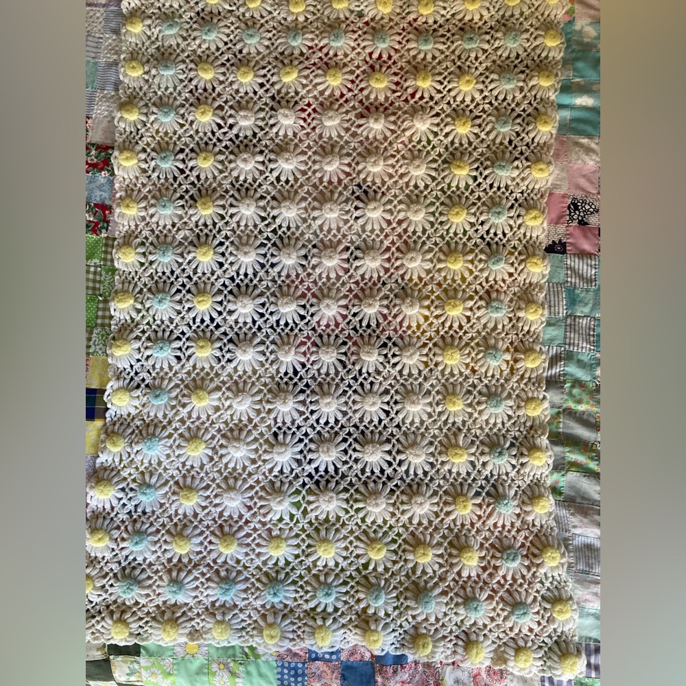 Handmade crocheted daisy throw baby blanket - Picture 3 of 4
